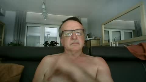 Snapshot of oldtimer160162493 chatting on 23, 6, 2026 oldtimer160162493 online show from 23, 6, 2026