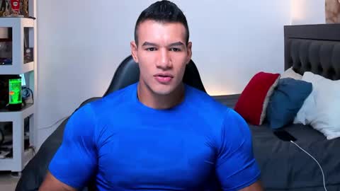 Snapshot of oliver_tommy chatting on 12, 9, 2025 oliver_tommy online show from 12, 9, 2025