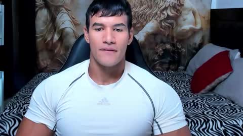 Snapshot of oliver_tommy chatting on 4, 11, 2025 oliver_tommy online show from 4, 11, 2025