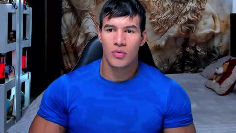 Snapshot of oliver_tommy chatting on 8, 11, 2025 oliver_tommy online show from 8, 11, 2025