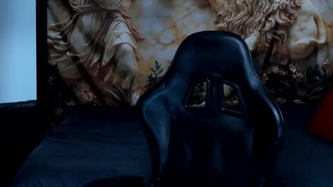 Snapshot of oliver_tommy chatting on 12, 11, 2025 oliver_tommy online show from 12, 11, 2025