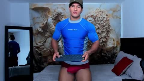 Snapshot of oliver_tommy chatting on 2, 12, 2025 oliver_tommy online show from 2, 12, 2025