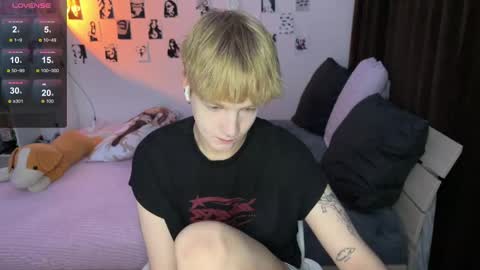 Snapshot of olivertasty chatting on 19, 9, 2025 oliver online show from 19, 9, 2025