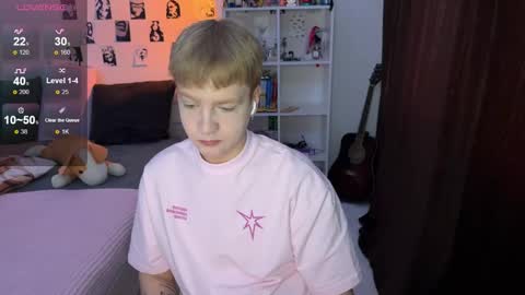 Snapshot of olivertasty chatting on 4, 10, 2025 oliver online show from 4, 10, 2025