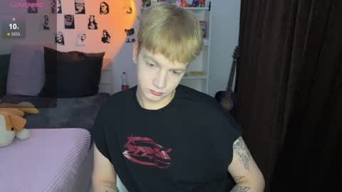 Snapshot of olivertasty chatting on 16, 10, 2025 oliver online show from 16, 10, 2025