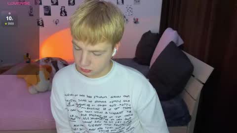 Snapshot of olivertasty chatting on 20, 10, 2025 oliver online show from 20, 10, 2025