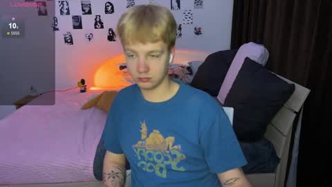 Snapshot of olivertasty chatting on 22, 10, 2025 oliver online show from 22, 10, 2025