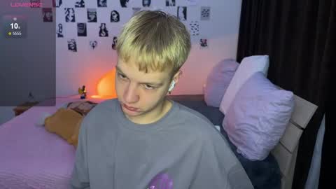 Snapshot of olivertasty chatting on 22, 10, 2025 oliver online show from 22, 10, 2025