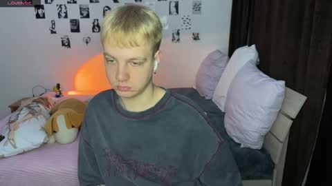 Snapshot of olivertasty chatting on 24, 10, 2025 oliver online show from 24, 10, 2025