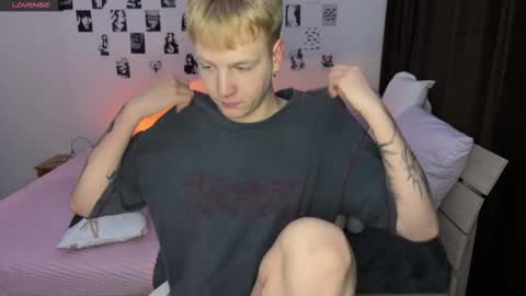 Snapshot of olivertasty chatting on 25, 10, 2025 oliver online show from 25, 10, 2025