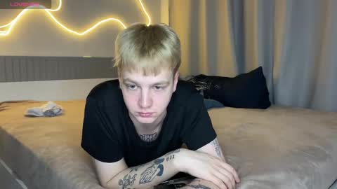 Snapshot of olivertasty chatting on 6, 11, 2025 oliver online show from 6, 11, 2025