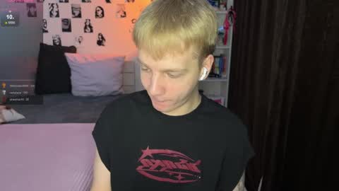 Snapshot of olivertasty chatting on 13, 11, 2025 oliver online show from 13, 11, 2025