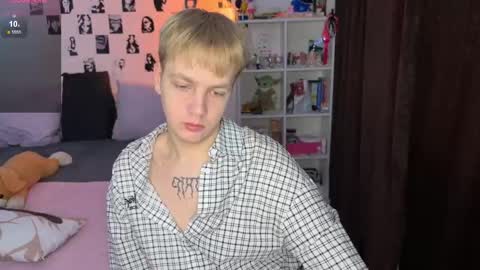 Snapshot of olivertasty chatting on 14, 11, 2025 oliver online show from 14, 11, 2025