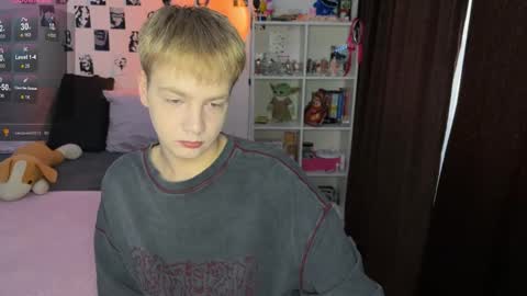 Snapshot of olivertasty chatting on 15, 11, 2025 oliver online show from 15, 11, 2025