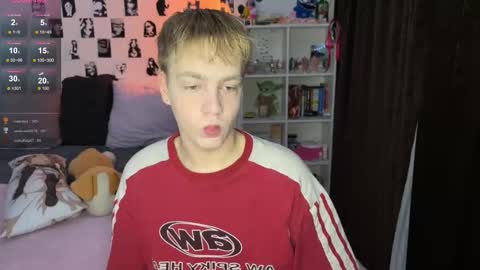 Snapshot of olivertasty chatting on 16, 11, 2025 oliver online show from 16, 11, 2025