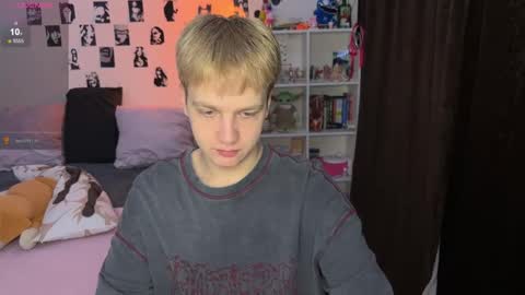 Snapshot of olivertasty chatting on 18, 11, 2025 oliver online show from 18, 11, 2025