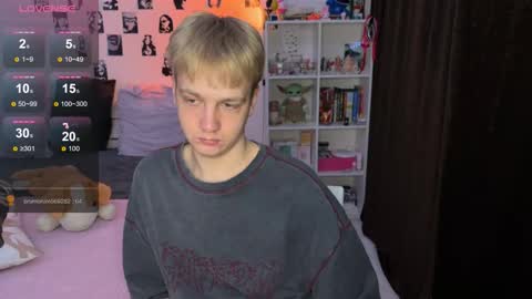 Snapshot of olivertasty chatting on 19, 11, 2025 oliver online show from 19, 11, 2025