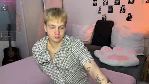 Snapshot of olivertasty chatting on 22, 11, 2025 oliver online show from 22, 11, 2025