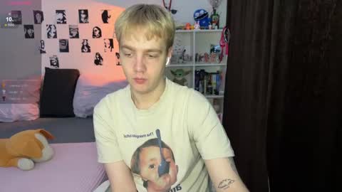 Snapshot of olivertasty chatting on 24, 11, 2025 oliver online show from 24, 11, 2025