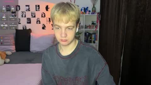 Snapshot of olivertasty chatting on 30, 11, 2025 oliver online show from 30, 11, 2025