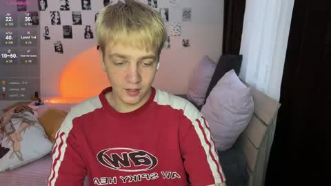 Snapshot of olivertasty chatting on 3, 12, 2025 oliver online show from 3, 12, 2025