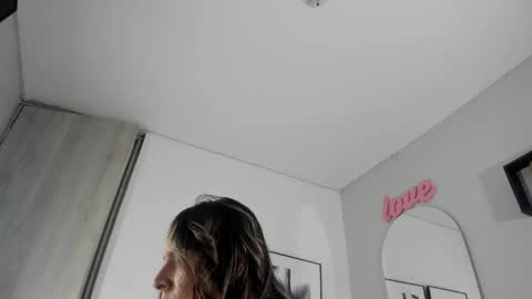 Olivia Collins online show from 17, 9, 2025