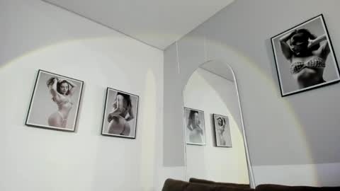 Snapshot of olivia_collisn chatting on 5, 5, 2026 Olivia Collins online show from 5, 5, 2026