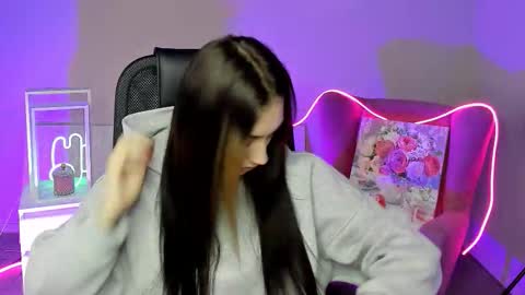 Snapshot of olivia_norton_ chatting on 7, 10, 2025 olivia_norton_ online show from 7, 10, 2025