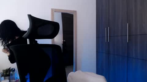 Snapshot of oliviaaa__ chatting on 3, 1, 2025 oliviaaa__ online show from 3, 1, 2025