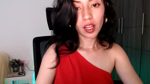 Snapshot of oliviaaa__ chatting on 8, 2, 2025 oliviaaa__ online show from 8, 2, 2025