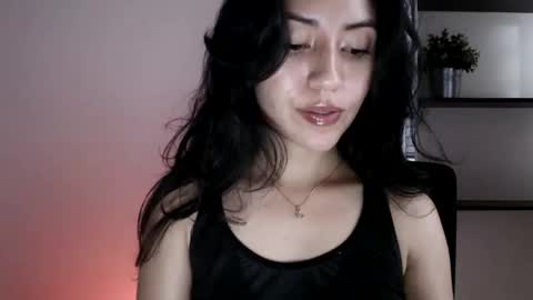 Snapshot of oliviaaa__ chatting on 12, 10, 2025 oliviaaa__ online show from 12, 10, 2025