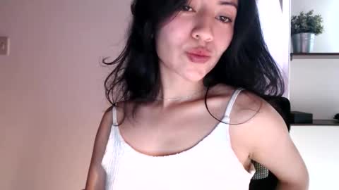 Snapshot of oliviaaa__ chatting on 13, 11, 2025 oliviaaa__ online show from 13, 11, 2025