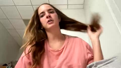 oliviaaraee online show from 2, 3, 2026