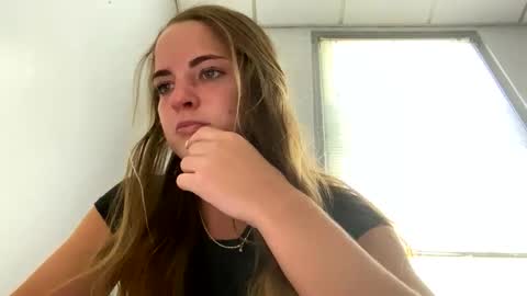 oliviaaraee online show from 7, 4, 2026