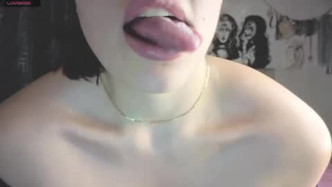 Snapshot of oliviabluee10 chatting on 20, 5, 2026 oliviabluee10 online show from 20, 5, 2026
