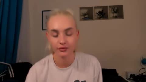 Snapshot of oliviahappy chatting on 31, 5, 2026 oliviaBeauty online show from 31, 5, 2026