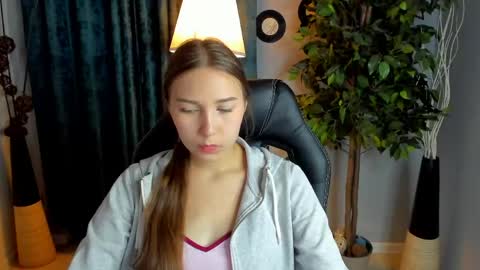 Snapshot of olivialangs chatting on 15, 5, 2026 olivialangs online show from 15, 5, 2026