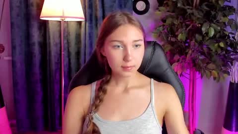 Snapshot of olivialangs chatting on 19, 5, 2026 olivialangs online show from 19, 5, 2026