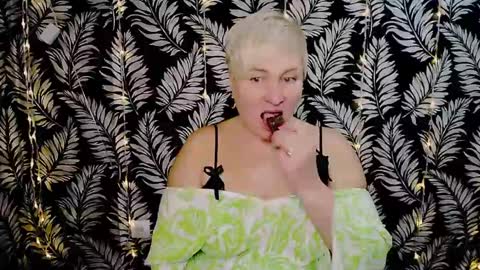 Snapshot of oliviaoskar_ chatting on 21, 12, 2024 Kelly online show from 21, 12, 2024