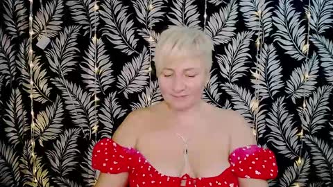 Snapshot of oliviaoskar_ chatting on 12, 1, 2025 Kelly online show from 12, 1, 2025