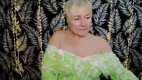 Snapshot of oliviaoskar_ chatting on 3, 2, 2025 Kelly online show from 3, 2, 2025
