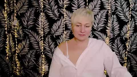 Snapshot of oliviaoskar_ chatting on 3, 3, 2025 Kelly online show from 3, 3, 2025