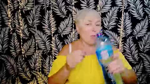 Snapshot of oliviaoskar_ chatting on 14, 10, 2025 Kelly online show from 14, 10, 2025