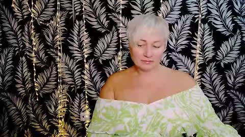 Snapshot of oliviaoskar_ chatting on 19, 10, 2025 Kelly online show from 19, 10, 2025