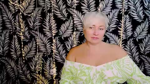 Snapshot of oliviaoskar_ chatting on 20, 10, 2025 Kelly online show from 20, 10, 2025