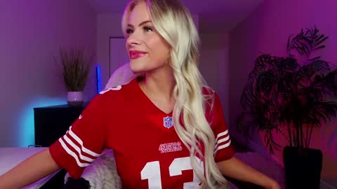 Snapshot of oliviaowens chatting on 8, 2, 2025 Olivia Owens online show from 8, 2, 2025