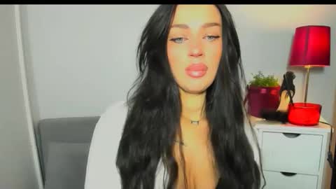 OliviaWomen online show from 9, 2, 2026