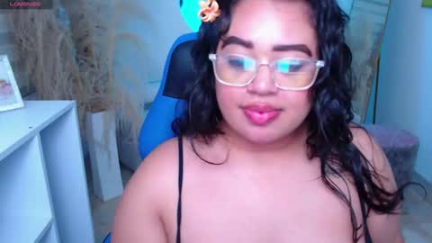 oliviia_cute online show from 14, 10, 2025
