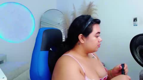 Snapshot of oliviia_cute chatting on 25, 10, 2025 oliviia_cute online show from 25, 10, 2025