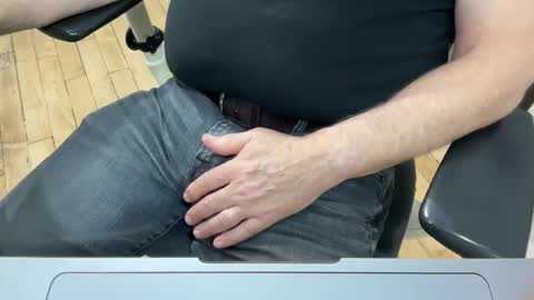 Snapshot of onlocationnyc chatting on 5, 2, 2026 onlocationnyc online show from 5, 2, 2026